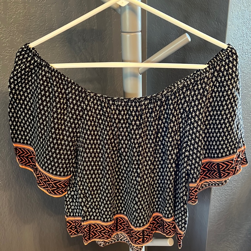 Forever 21 off-shoulder shirt used.. Size Small